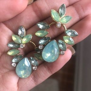 Beautiful statement earrings 😍